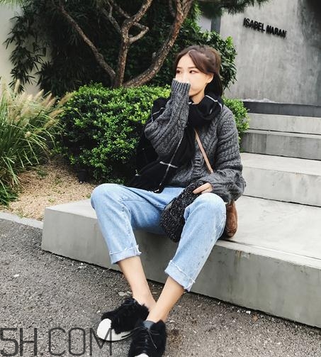 牛仔褲粘上口香糖怎么除掉？牛仔褲上的機(jī)油怎么洗掉？