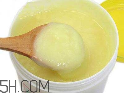 蜂王漿的營養(yǎng)成分有哪些？怎么辨別真假蜂王漿？