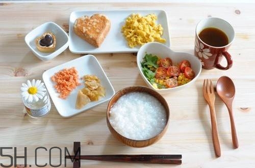 早上運(yùn)動(dòng)多久可以吃早餐？早上運(yùn)動(dòng)后什么時(shí)候吃早餐？