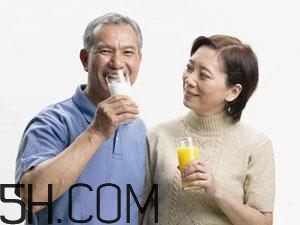 老人缺鈣有什么害處？老人如何補(bǔ)鈣？