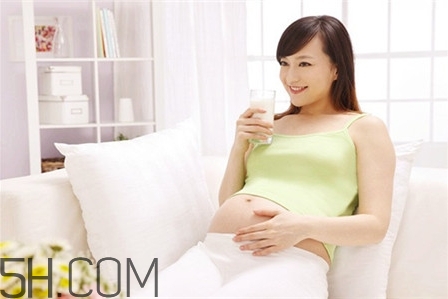 成人為什么也要喝奶粉？成人喝奶粉的好處有哪些？