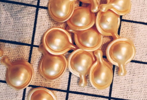 雅頓金膠怎么打開？雅頓金膠膠囊怎么扭開？