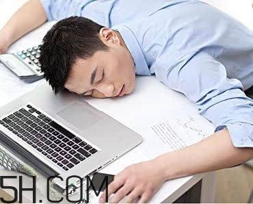 上班族怎么正確睡午覺？怎么正確的在公司睡午覺？