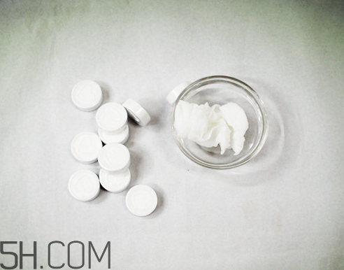 怎樣判斷壓縮面膜有熒光劑？壓縮面膜用酸奶怎么泡？