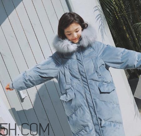 羽絨服面料錦綸和聚酯纖維哪個好？羽絨服軟的好還是硬的好？