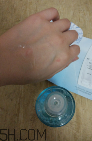 歐詩漫水氧瞬透水是爽膚水嗎？歐詩漫水氧瞬透水怎么用