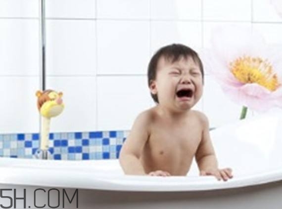 寶寶拉肚子可以洗澡嗎？寶寶拉肚子怎么洗澡比較好？