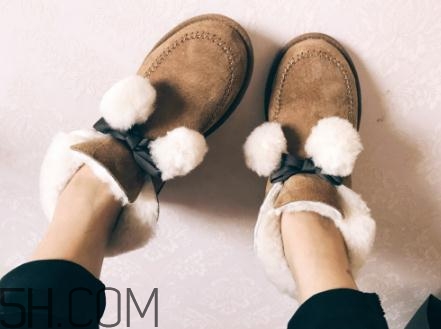 ugg雪地靴要穿襪子嗎？ugg是光腳穿嗎？
