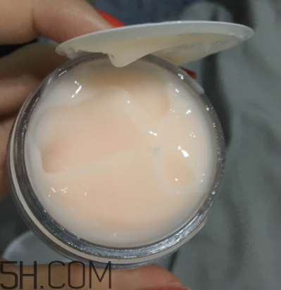 倩碧水磁場面霜每次用多?。棵看斡枚嗌俸辽?？