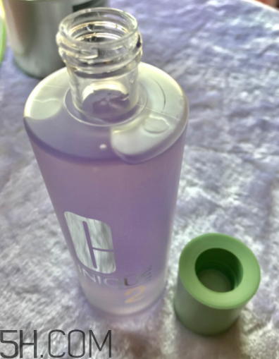 倩碧爽膚水哪個不含酒精？哪個適合敏感皮？