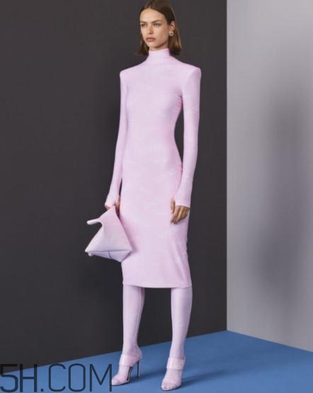 versace2018早秋服裝系列好看嗎_有哪些款式？