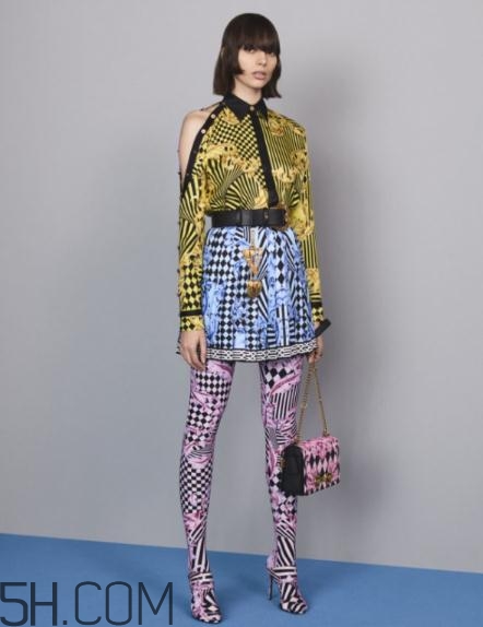 versace2018早秋服裝系列好看嗎_有哪些款式？