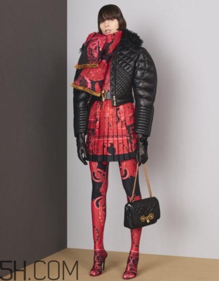 versace2018早秋服裝系列好看嗎_有哪些款式？