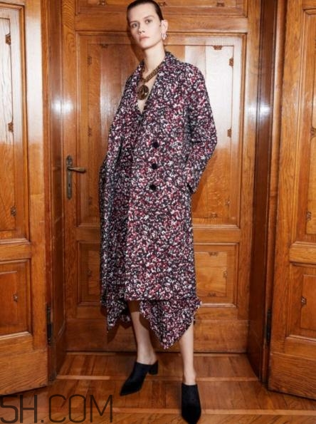 roberto cavalli2018早秋服裝系列好看嗎_有哪些款式？