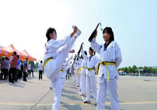 女生學(xué)空手道好還是跆拳道好？女生學(xué)哪種防身術(shù)好？