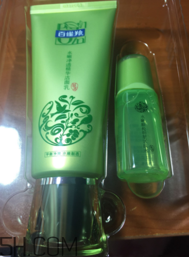 百雀羚泡沫潔面乳洗后緊繃嗎？適合干皮嗎？