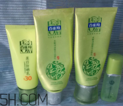 百雀羚泡沫潔面乳洗后緊繃嗎？適合干皮嗎？