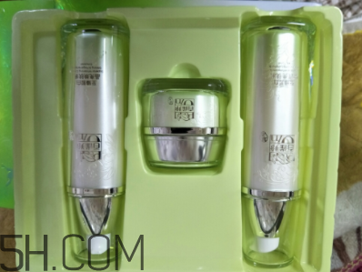 百雀羚至臻皙白組合套裝包含哪些？什么功效？