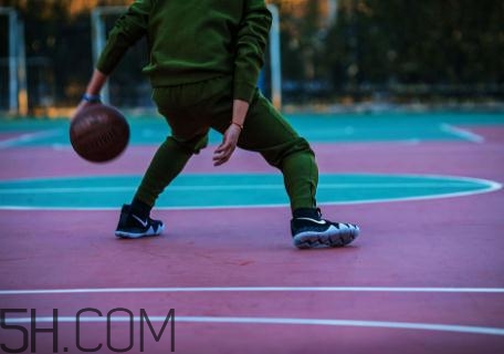 nike kyrie 4實(shí)戰(zhàn)效果怎么樣？耐克歐文4代測(cè)評(píng)