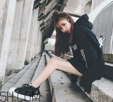黑色衣服被漂白水弄壞怎么復(fù)原？黑色衣服被84燒黃了怎么辦？
