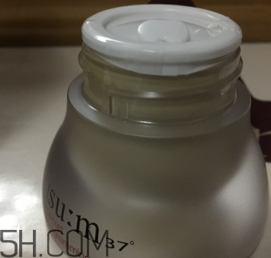 sum37魔法眼霜油不油？油皮能用嗎？