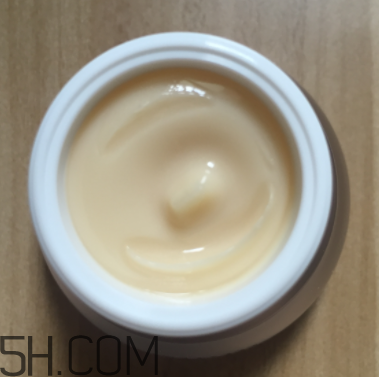 sum37魔法眼霜油不油？油皮能用嗎？