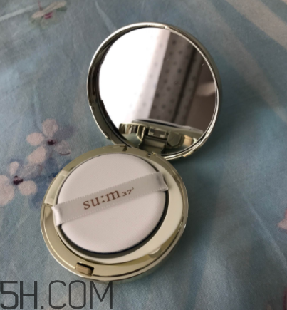 sum37空氣感氣墊霜浮粉嗎？適合油皮嗎？