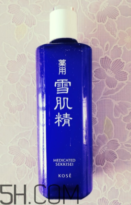 雪肌精化妝水適合干皮嗎？適合痘肌嗎？