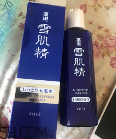 雪肌精化妝水盈潤(rùn)型是清潔水嗎？能美白嗎？