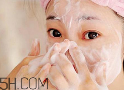 卸妝油如何正確使用？潤(rùn)膚露可以卸妝嗎？