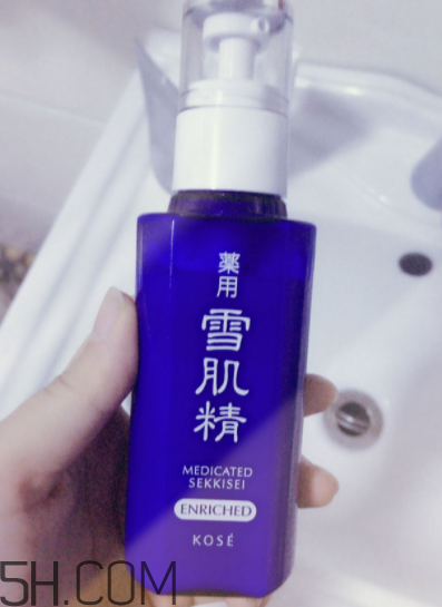 雪肌精盈潤(rùn)乳液適合油皮嗎？適合夏季嗎？