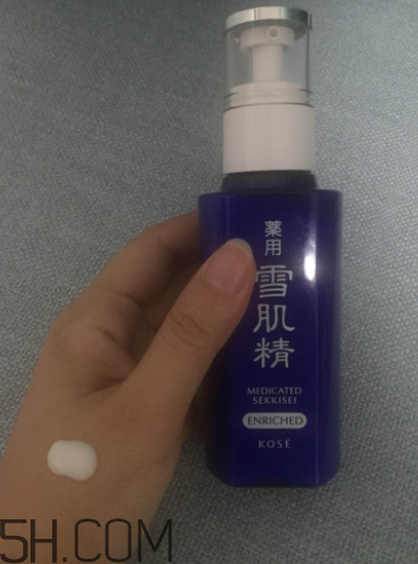 雪肌精盈潤(rùn)乳液適合油皮嗎？適合夏季嗎？