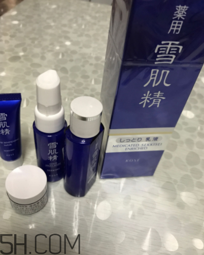 雪肌精盈潤(rùn)乳液適合油皮嗎？適合夏季嗎？