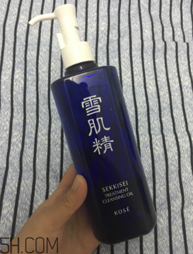 雪肌精卸妝油糊眼睛嗎？雪肌精卸妝油悶痘嗎？