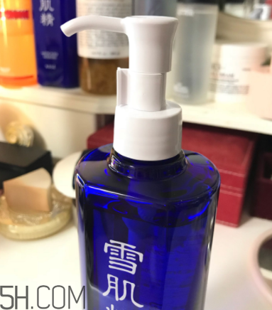 雪肌精卸妝油糊眼睛嗎？雪肌精卸妝油悶痘嗎？