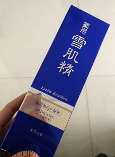 雪肌精優(yōu)純菁華水是爽膚水嗎？有什么功效？