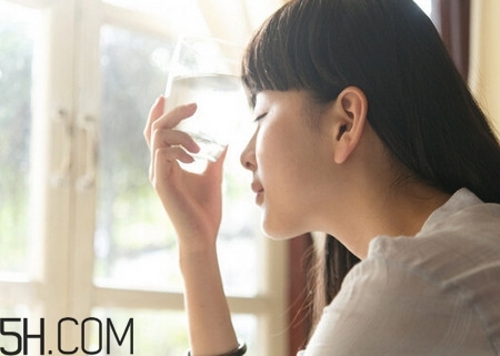 女性初潮一般多少歲？女性初潮年齡如何預測？