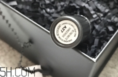 mac和紀(jì)梵希口紅哪個好？mac魅可和紀(jì)梵?？诩t哪個貴？