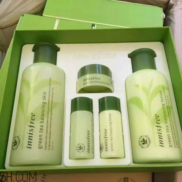 悅詩風(fēng)吟哪個(gè)系列適合干性肌膚？冬天用乳液還是霜？