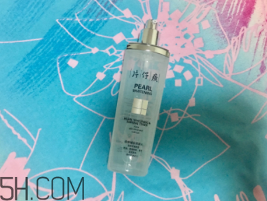 片仔癀珍珠亮膚水適合敏感皮嗎？有刺激嗎？