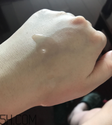 片仔癀珍珠亮膚水適合油皮嗎？適合夏季嗎？