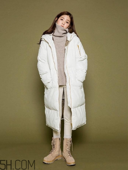 羽絨服怎么穿不顯胖？冬季好看的女裝羽絨服時(shí)尚搭配
