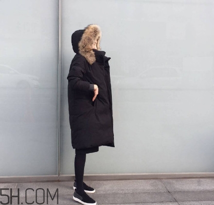 羽絨服怎么穿不顯胖？冬季好看的女裝羽絨服時(shí)尚搭配