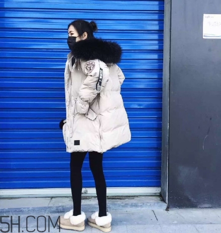 羽絨服怎么穿不顯胖？冬季好看的女裝羽絨服時(shí)尚搭配