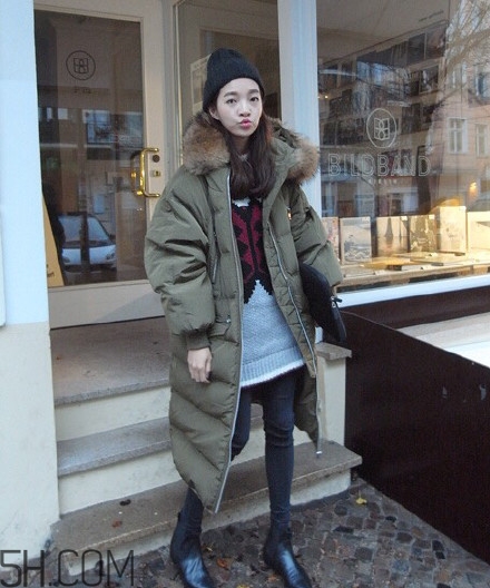 羽絨服怎么穿不顯胖？冬季好看的女裝羽絨服時(shí)尚搭配