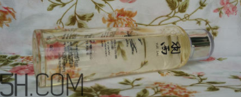 羽西蟲草新肌水有什么功效？適合什么膚質(zhì)？