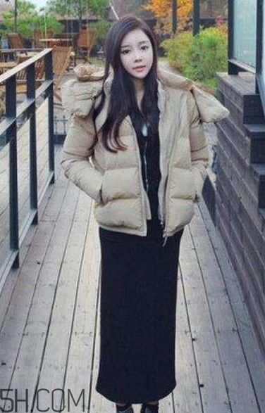 羽絨服搭配什么褲子好看？羽絨服搭配推薦