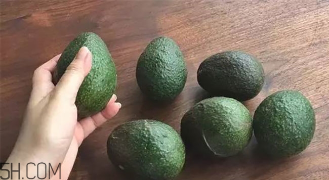 牛油果和牛奶可以一起吃嗎？牛油果和牛奶可以榨汁嗎？
