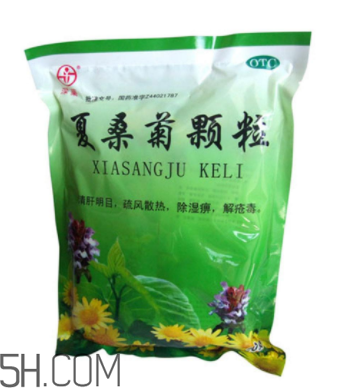 夏桑菊顆?？梢越?jīng)常喝嗎？夏桑菊顆?？梢造疃粏幔?></p><h3>夏桑菊顆?？梢造疃粏?/h3><p>如果是上火的痘痘是可以用夏桑菊顆粒，有清肝明目，疏風(fēng)散熱，除濕痹，解瘡毒的功效。用于風(fēng)熱感冒，目赤頭痛，頭暈耳鳴，咽喉腫痛，疔瘡腫毒等癥，并可作清涼飲料?？梢远喑砸恍┦卟撕退灰孕晾贝碳さ氖澄?。</p><p style=