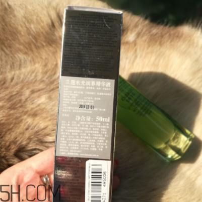 蘭蔻水光瓶后續(xù)要疊加面霜嗎？可以和精華疊加嗎？